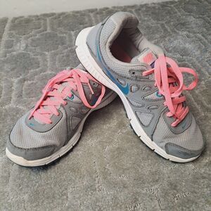 Nike Revolution 2 Trainer Sneakers WOMENS SIZE 9 Wolf Grey trainers walking